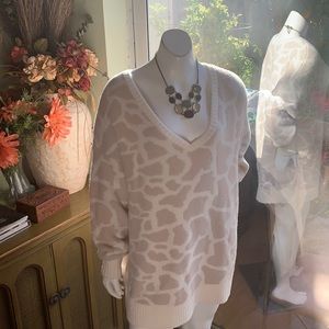 Loft Plus Animal 🦒 Spotted V-Neck Sweater